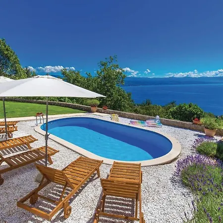 Nyaraló Cozy In With Outdoor Swimming Pool *