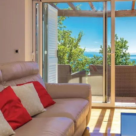 Cozy In With Outdoor Swimming Pool Lovran