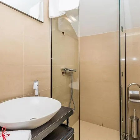 In With Sauna * Laurana