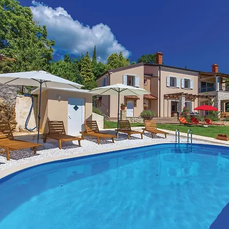 Cozy In With Outdoor Swimming Pool Lovran