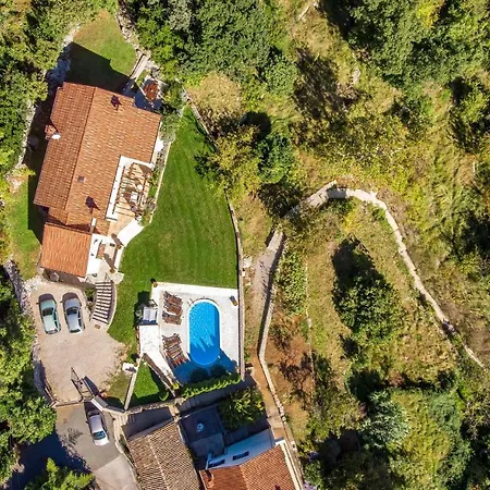 Cozy In With Outdoor Swimming Pool Σπίτι διακοπών *