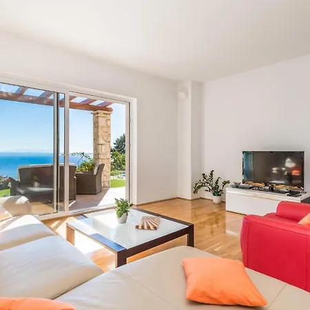 Cozy In With Outdoor Swimming Pool Σπίτι διακοπών Lovran