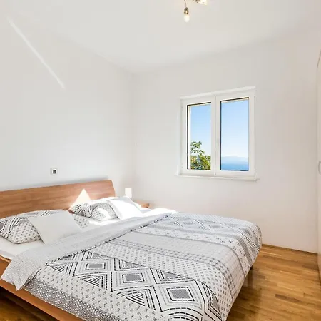 Σπίτι διακοπών Cozy In With Outdoor Swimming Pool Lovran