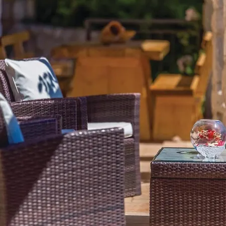 Cozy In With Outdoor Swimming Pool *
