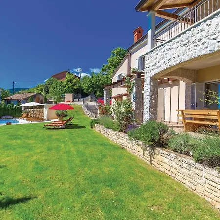 Dom wakacyjny In With Sauna *