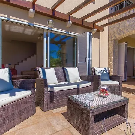 Cozy In With Outdoor Swimming Pool Lovran