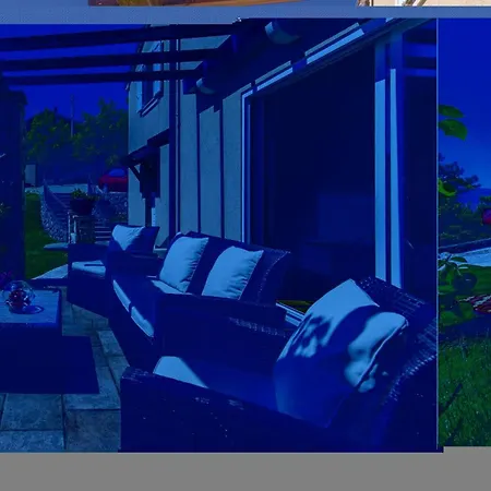 Σπίτι διακοπών Cozy In With Outdoor Swimming Pool